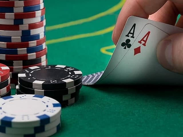 Bluff Poker là gì?