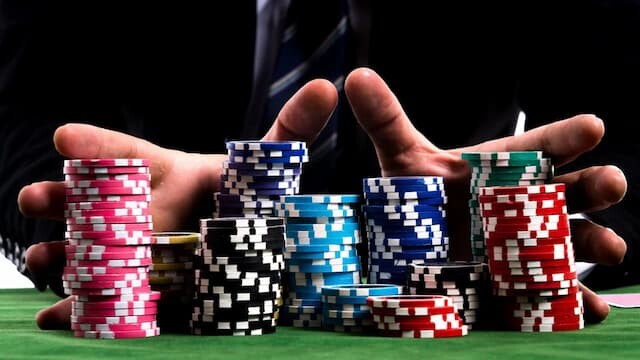 Lợi ích của việc chơi Bluff Poker hiện nay